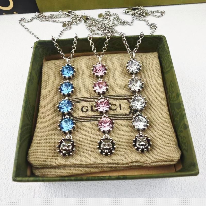 G*u*i necklaces